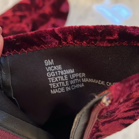 Mia VICKIE Crushed Velvet Bootie - Picture 5 of 6